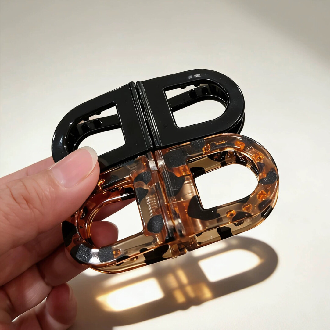مشبك شعر مغناطيسي عصري من قطعت - مراجعة Hi Tech Accessories وسعره
