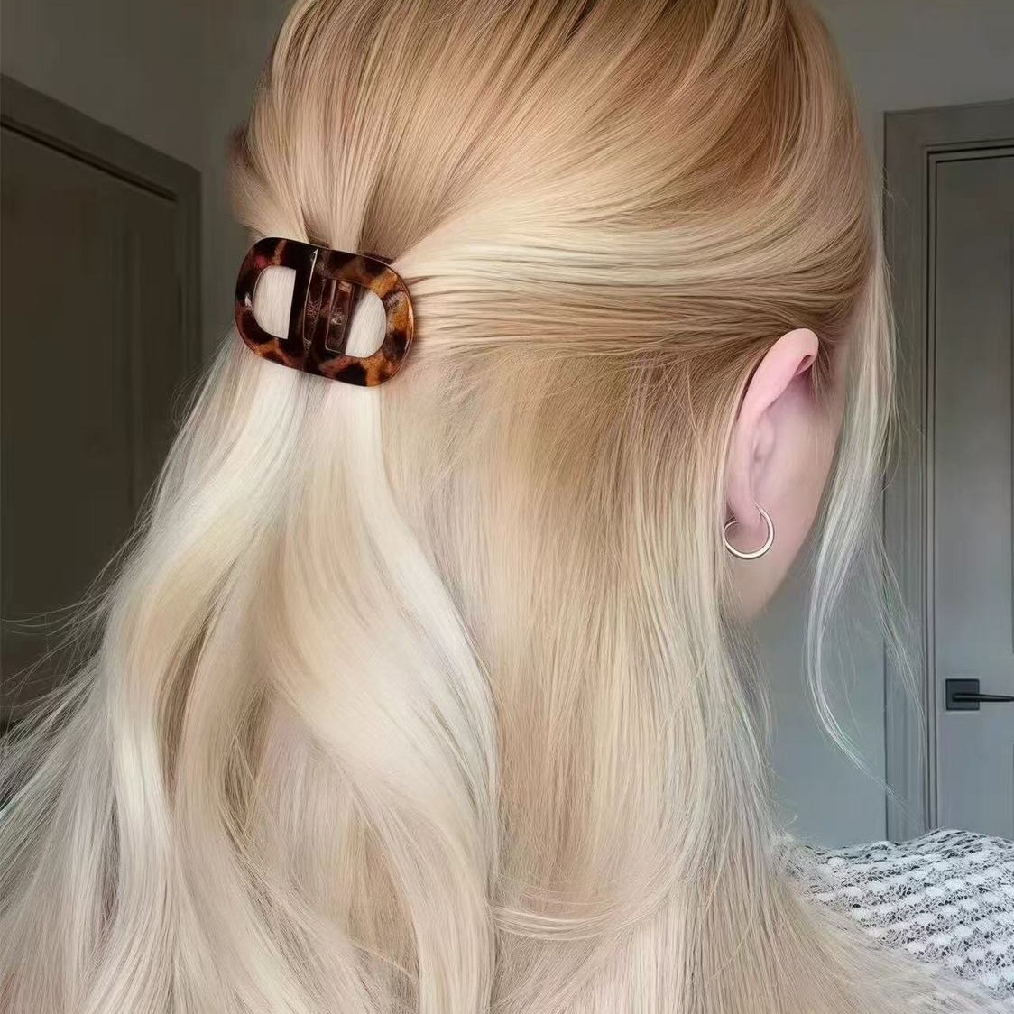 مشبك شعر مغناطيسي عصري من قطعت - مراجعة Hi Tech Accessories وسعره